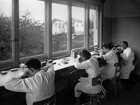 CAF-1950---atelier-de-contrôle